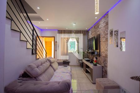 Casa à venda com 83m², 2 quartos e 2 vagas Casa à venda com 83m², 2 quartos e 2 vagasSala