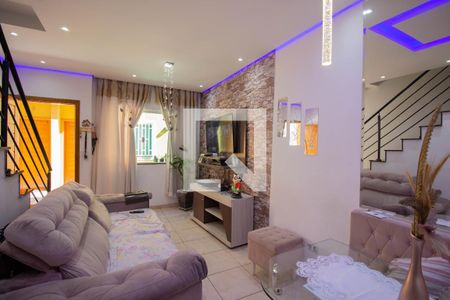 Casa à venda com 83m², 2 quartos e 2 vagas Casa à venda com 83m², 2 quartos e 2 vagasSala