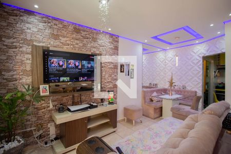 Casa à venda com 83m², 2 quartos e 2 vagas Casa à venda com 83m², 2 quartos e 2 vagasSala