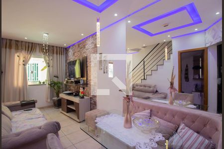 Casa à venda com 83m², 2 quartos e 2 vagas Casa à venda com 83m², 2 quartos e 2 vagasSala