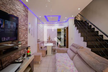 Casa à venda com 83m², 2 quartos e 2 vagas Casa à venda com 83m², 2 quartos e 2 vagasSala