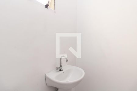 Lavabo de casa para alugar com 2 quartos, 70m² em Vila Paranagua, São Paulo