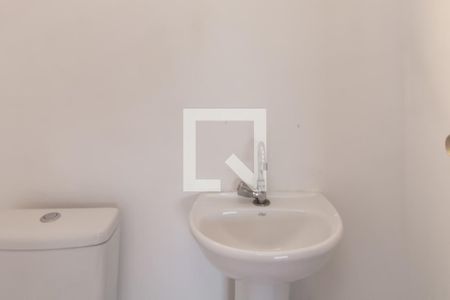Lavabo de casa para alugar com 2 quartos, 70m² em Vila Paranagua, São Paulo