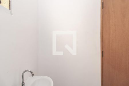 Lavabo de casa para alugar com 2 quartos, 70m² em Vila Paranagua, São Paulo