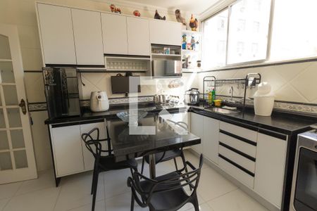 Apartamento à venda com 130m², 4 quartos e 1 vagaCozinha
