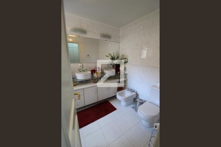 Apartamento à venda com 256m², 4 quartos e 3 vagasBanheiro da Suíte 1