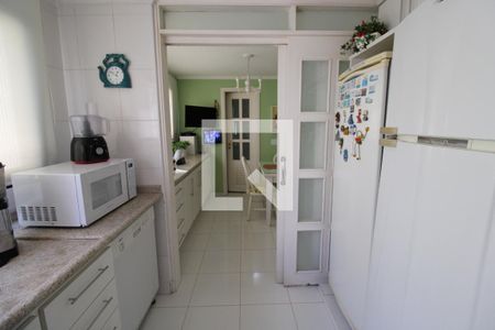 Apartamento à venda com 256m², 4 quartos e 3 vagasCozinha