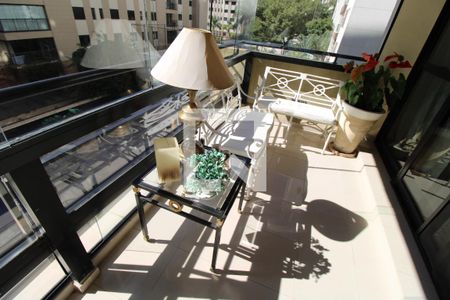 Apartamento à venda com 256m², 4 quartos e 3 vagasVaranda da Sala