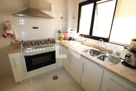 Apartamento à venda com 256m², 4 quartos e 3 vagasCozinha