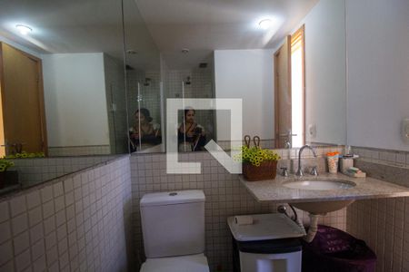 Apartamento à venda com 164m², 4 quartos e 2 vagasBanheiro Social da Cobertura