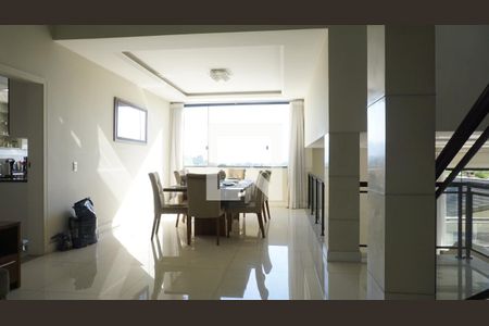 Casa de condomínio à venda com 563m², 6 quartos e 4 vagasSala 2