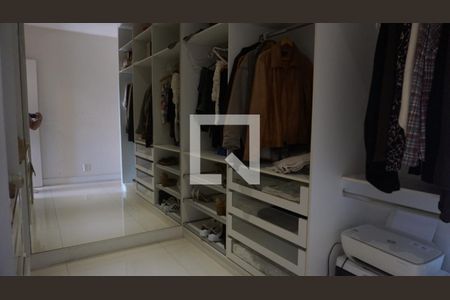Casa de condomínio à venda com 563m², 6 quartos e 4 vagasCloset - Suite 2