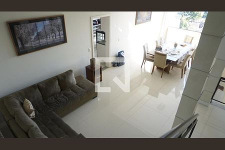 Casa de condomínio à venda com 563m², 6 quartos e 4 vagasSala 2