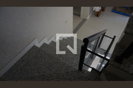 Casa de condomínio à venda com 563m², 6 quartos e 4 vagasEscada Segundo andar