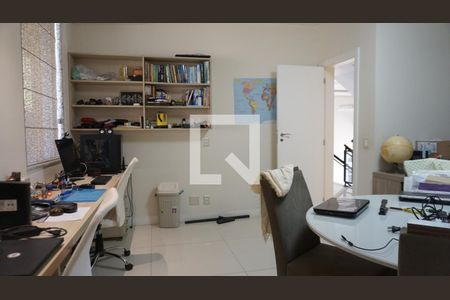 Casa de condomínio à venda com 563m², 6 quartos e 4 vagasQuarto Suite 1 / Escritório