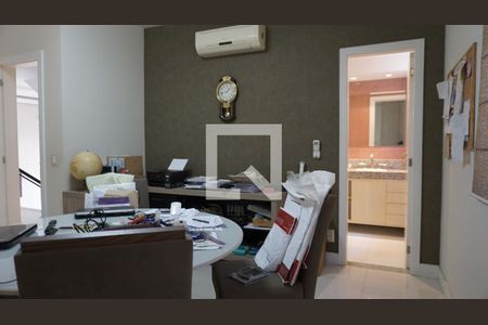 Casa de condomínio à venda com 563m², 6 quartos e 4 vagasQuarto Suite 1 / Escritório