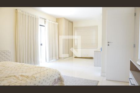 Casa de condomínio à venda com 563m², 6 quartos e 4 vagasSuite 2