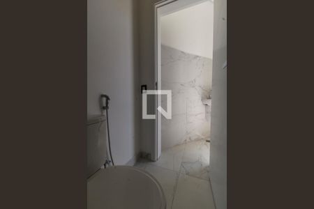 Casa de condomínio à venda com 540m², 4 quartos e 4 vagasBanheiro de serviço