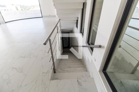 Casa de condomínio à venda com 540m², 4 quartos e 4 vagasEscada