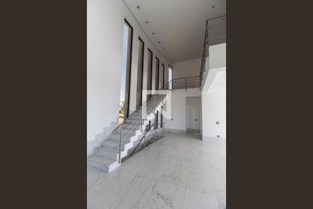 Casa de condomínio à venda com 540m², 4 quartos e 4 vagasEscada