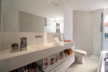 Casa de condomínio à venda com 320m², 5 quartos e 2 vagasQuarto 4 Banheiro da Suíte Principal