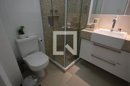 Casa de condomínio à venda com 320m², 5 quartos e 2 vagasBanheiro Social 1