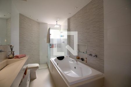 Casa de condomínio à venda com 320m², 5 quartos e 2 vagasQuarto 4 Banheiro da Suíte Principal