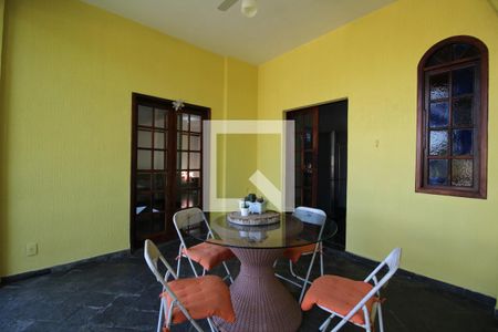 Casa de condomínio à venda com 320m², 5 quartos e 2 vagasSala Varanda