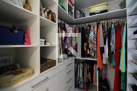 Casa de condomínio à venda com 320m², 5 quartos e 2 vagasQuarto 4 Closet da Suíte Principal