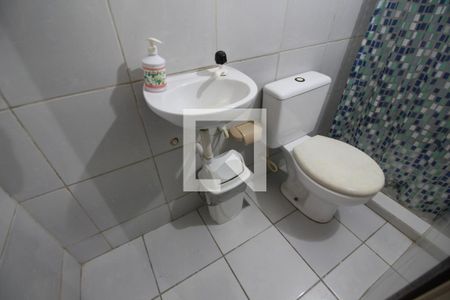 Casa de condomínio à venda com 320m², 5 quartos e 2 vagasBanheiro de Serviço