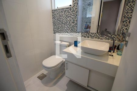 Casa de condomínio à venda com 320m², 5 quartos e 2 vagasQuarto 3 Banheiro da Suíte