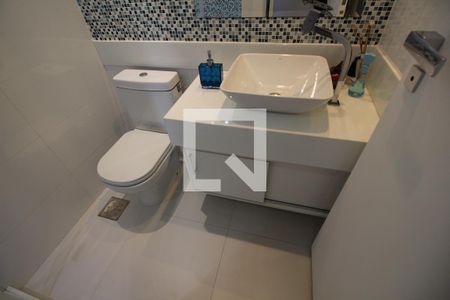 Casa de condomínio à venda com 320m², 5 quartos e 2 vagasQuarto 3 Banheiro da Suíte