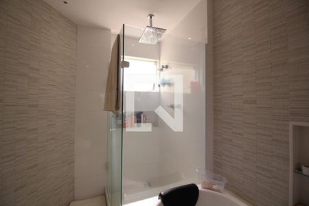 Casa de condomínio à venda com 320m², 5 quartos e 2 vagasQuarto 4 Banheiro da Suíte Principal