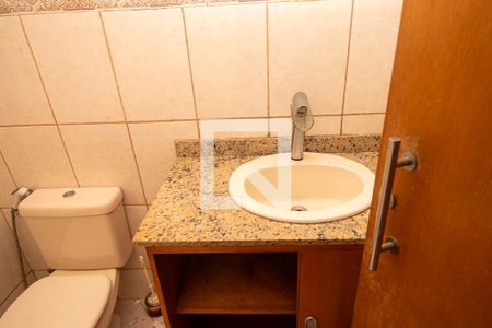 Casa de condomínio à venda com 249m², 3 quartos e 3 vagasBanheiro primeiro piso