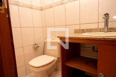 Casa de condomínio à venda com 249m², 3 quartos e 3 vagasBanheiro primeiro piso