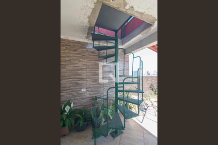 Apartamento à venda com 194m², 2 quartos e 2 vagasEscada