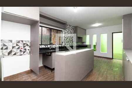 Casa à venda com 210m², 3 quartos e 4 vagasCozinha e Área de Serviço