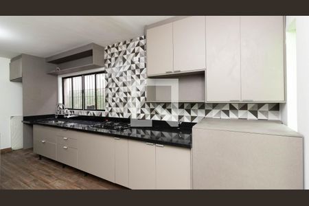 Casa à venda com 210m², 3 quartos e 4 vagasCozinha e Área de Serviço