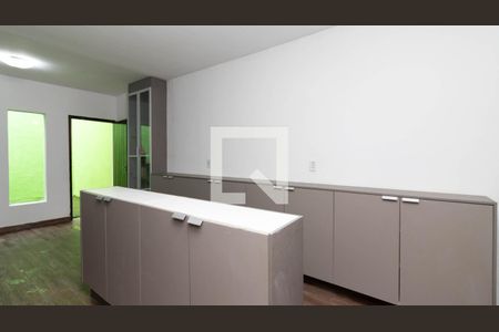 Casa à venda com 210m², 3 quartos e 4 vagasCozinha e Área de Serviço