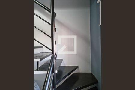 Apartamento à venda com 90m², 2 quartos e 2 vagasEscada