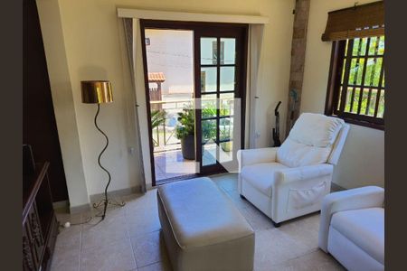 Casa à venda com 3 quartos, 260m² em Matapaca, Niterói