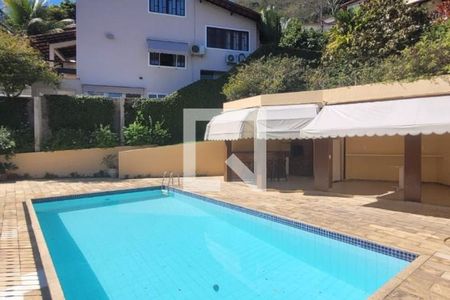 Casa à venda com 244m², 4 quartos e 4 vagas