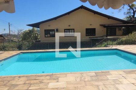 Casa à venda com 244m², 4 quartos e 4 vagas