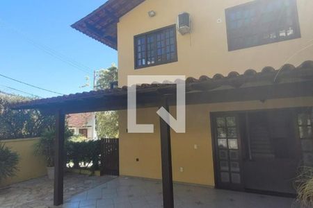 Casa à venda com 244m², 4 quartos e 4 vagas