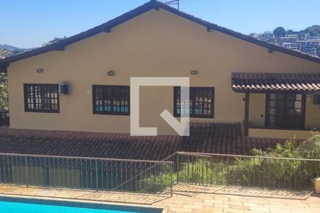 Casa à venda com 244m², 4 quartos e 4 vagas