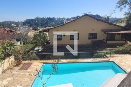 Casa à venda com 244m², 4 quartos e 4 vagas