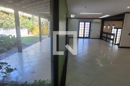 Casa à venda com 244m², 4 quartos e 4 vagas