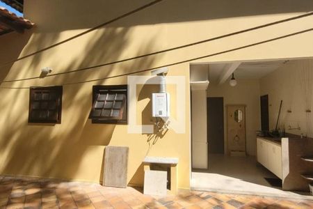 Casa à venda com 244m², 4 quartos e 4 vagas