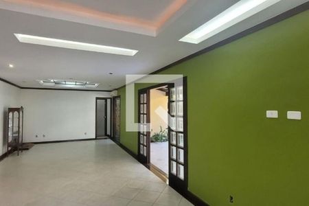 Casa à venda com 244m², 4 quartos e 4 vagas