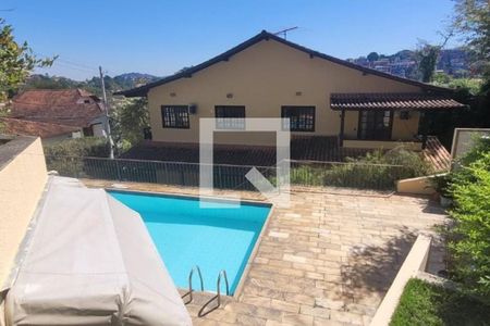 Casa à venda com 244m², 4 quartos e 4 vagas